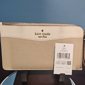 NEW! Feminine Kate Spade Lucy Medium L Zip Wristlet Pebbled Leather